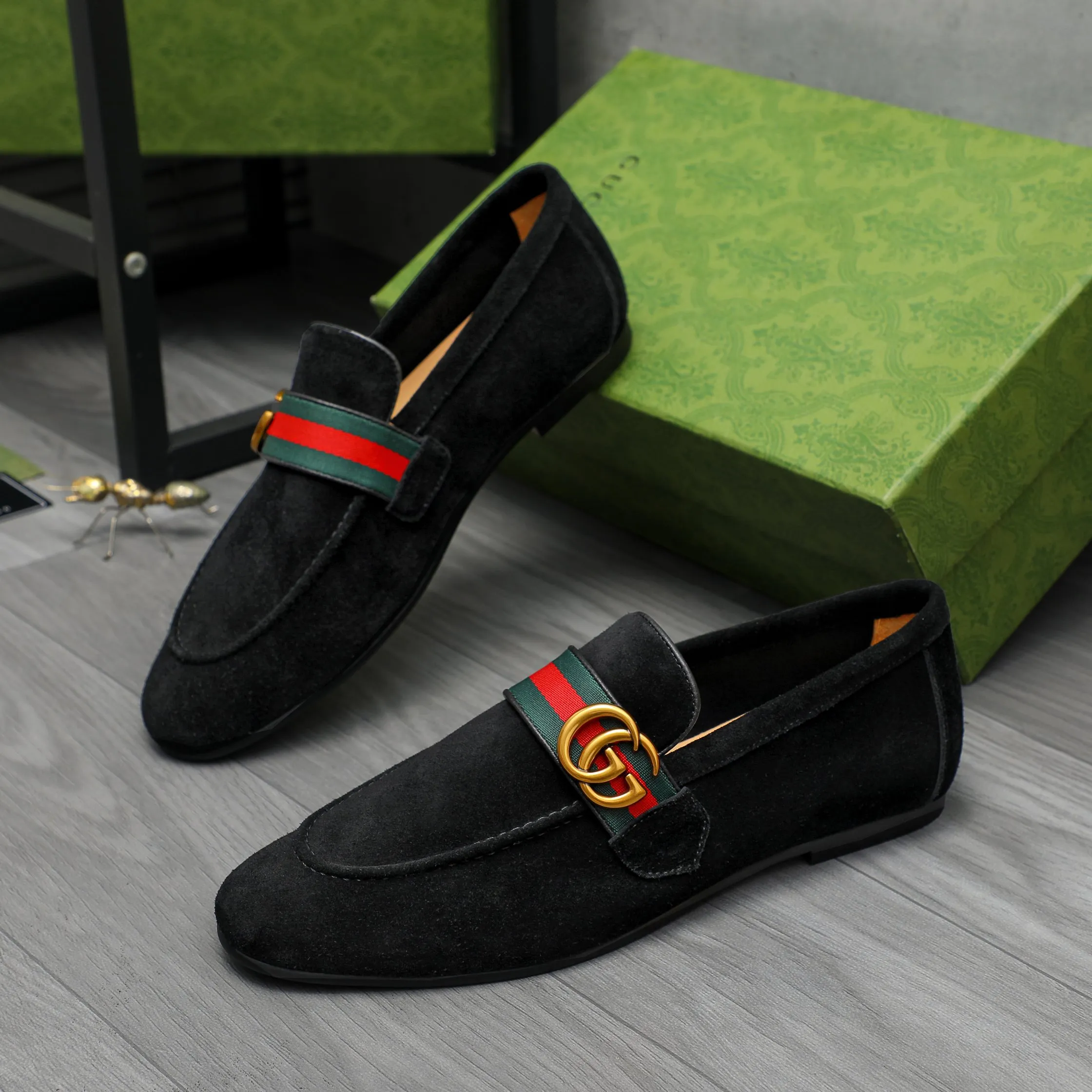 Men's shoes 💰p400 Product trademark: GUCCI "Gucci" business casual leather shoes Regular size: 38-46 (38.45.46 is custom-made and non-returnable) Product material: Selected suede cowhide with webbing upper, cowhide lining, original rubber outsole